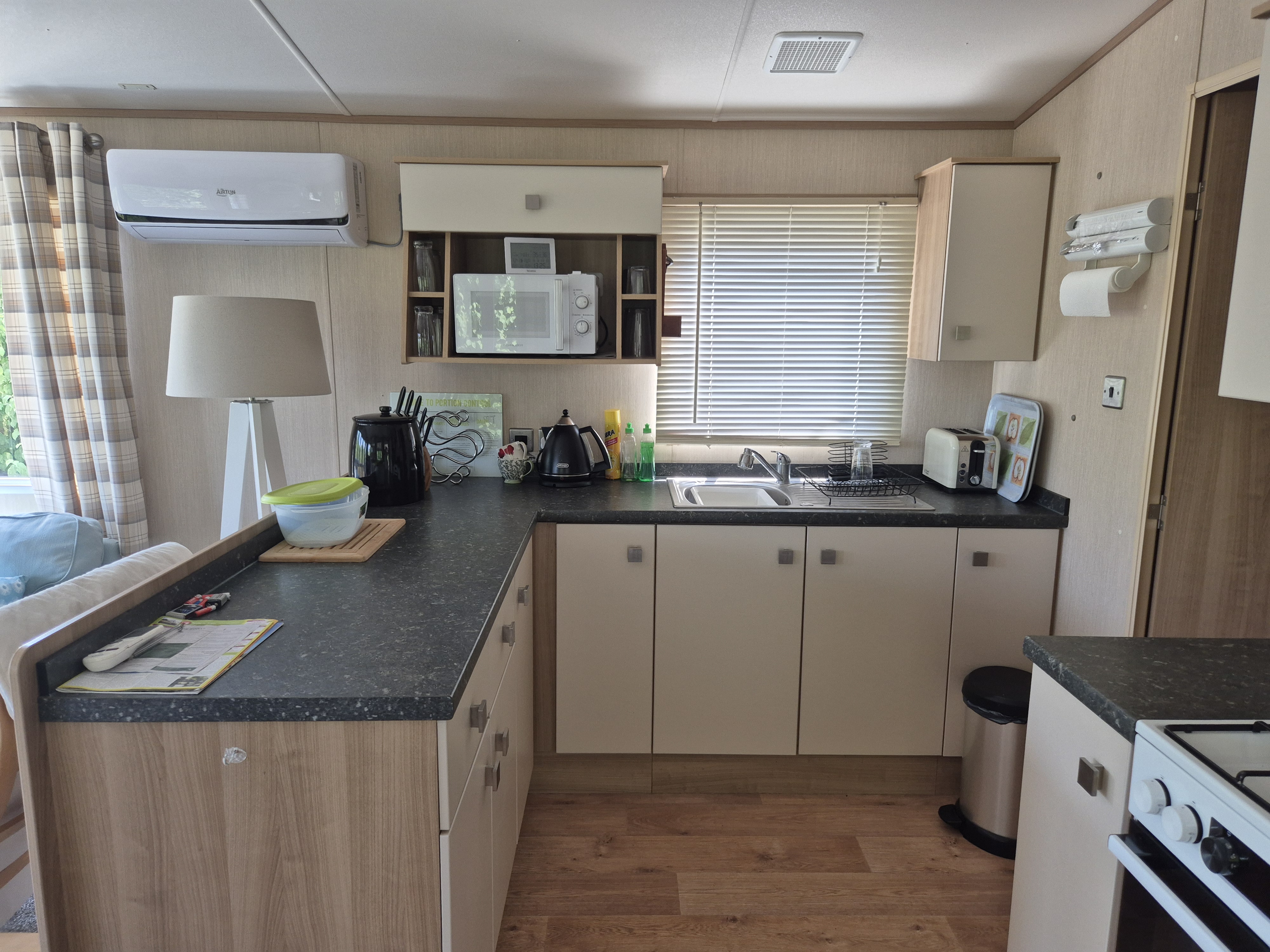 48kitchen1