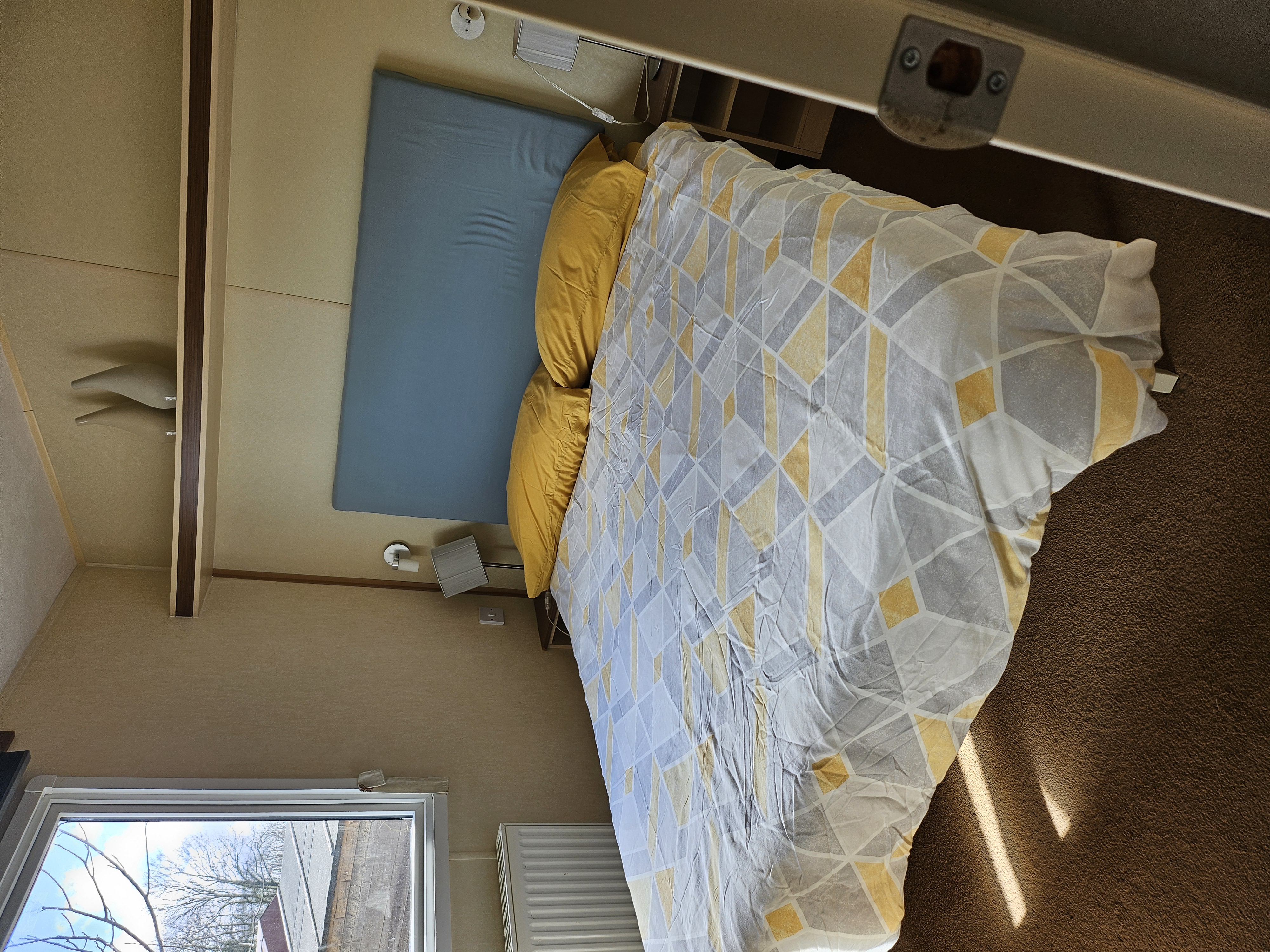 19 Main bedroom