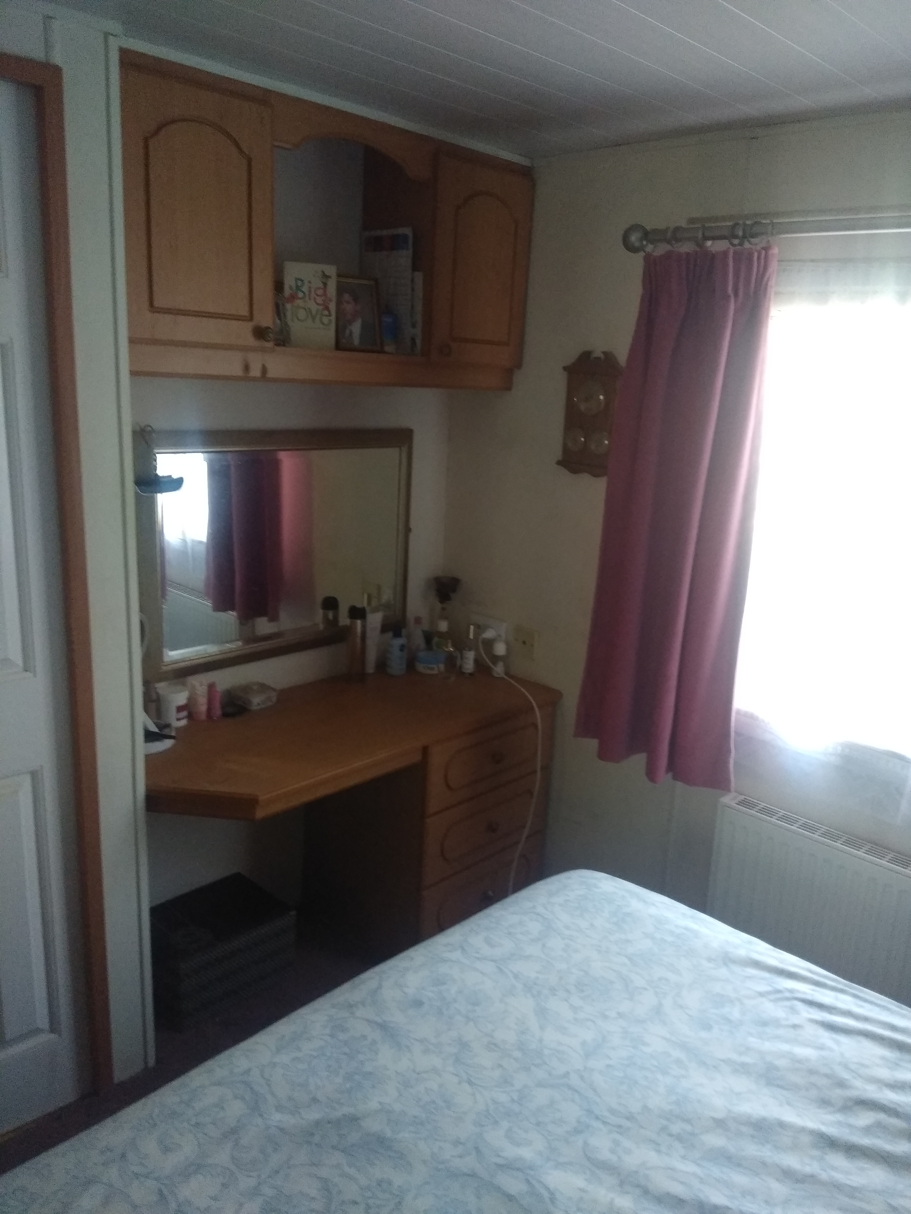 37 Main bedroom storage